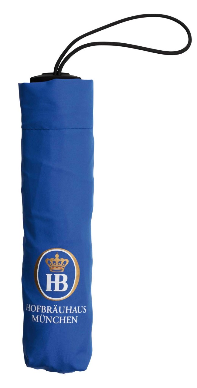 Blauer Taschenschirm im geschlossenen Zustand mit Hofbräuhaus München Logo